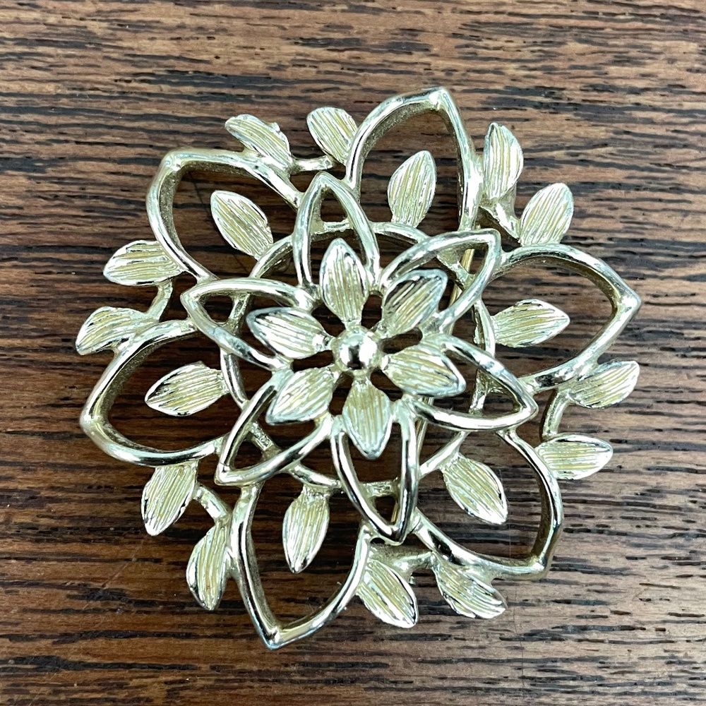 Vintage 1960’s Sarah Coventry Gold-tone Floral Brooch